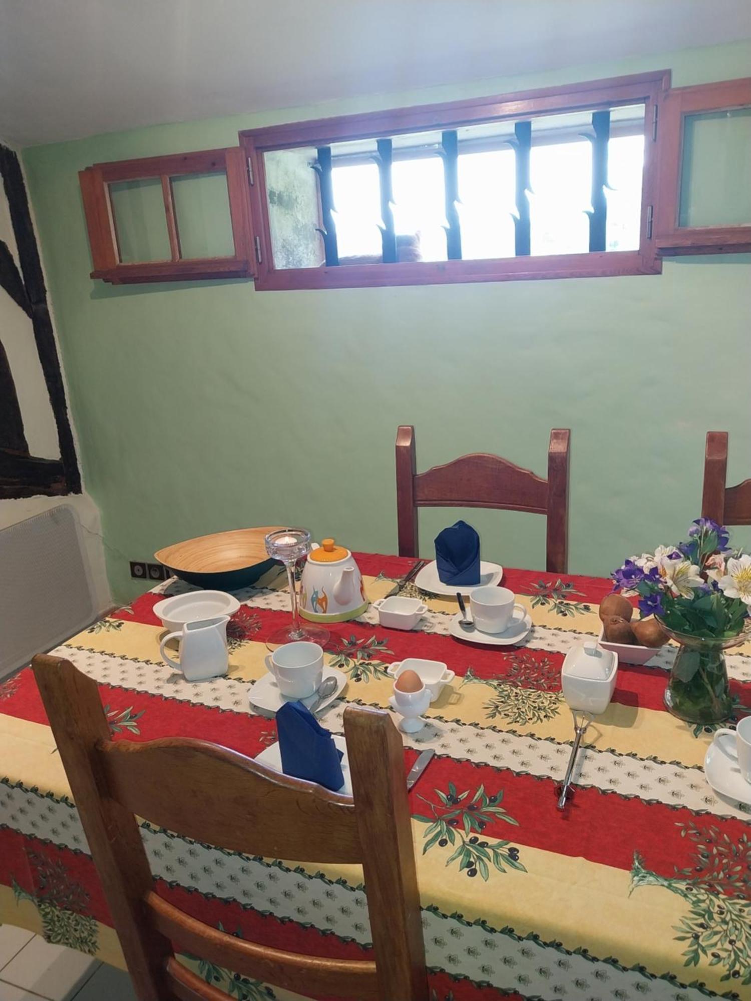 Bed and Breakfast Les Bernus Monfaucon  Экстерьер фото
